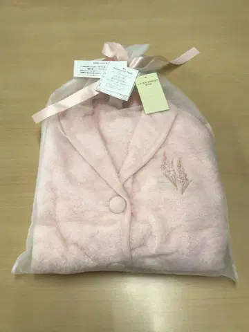 로라 애슐리 볼레로