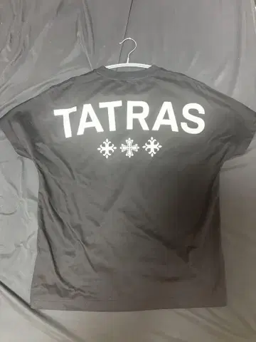 새상품급 타트라스 TATRAS 티셔츠 반팔 백 로고