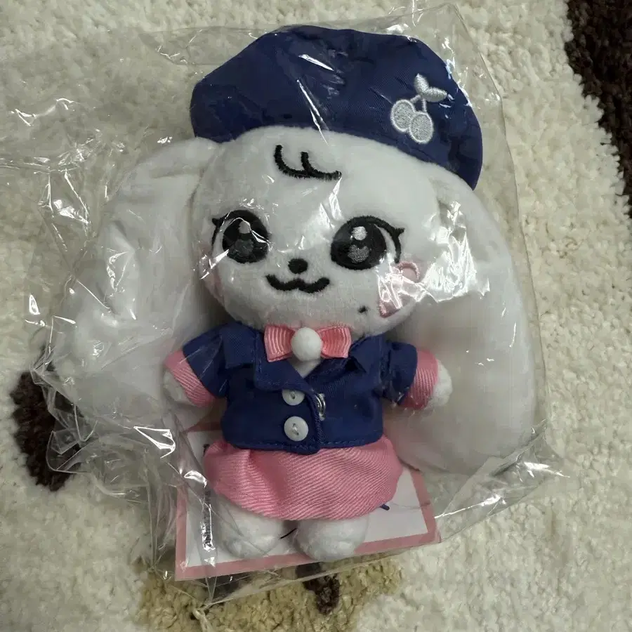 アイドル IVE MINIVE FLUFFY PLUSH 30cm ver CHERRY s-l1600.jpg