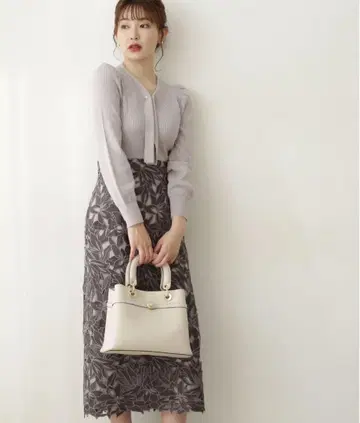 플라워 프린트 타이트 스커트 그레이