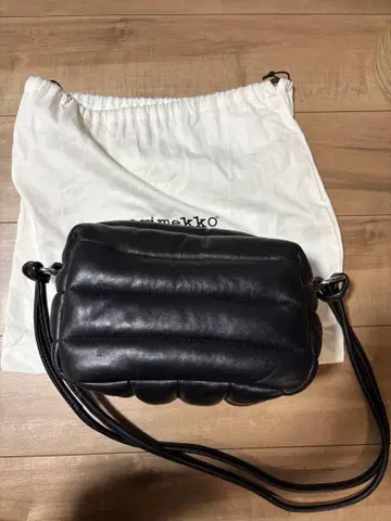 마리메꼬 숄더 백 양가죽