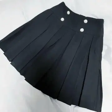 evelyn 버튼이 달린 플리츠 스커트 블랙 에블린