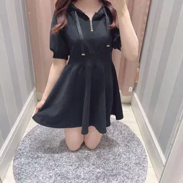 evelyn 후드 부착 맨투맨 원피스 블랙