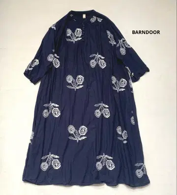 BARNDOOR 롱 원피스 자수 꽃무늬 네이비 맥시 길이