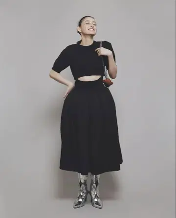 헤잉네 헨네 오모치 볼륨 미디 스커트