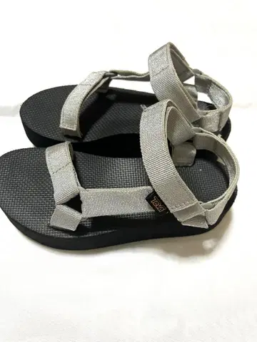 teva 샌들