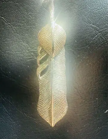 깃털 디자인 목걸이 금속제