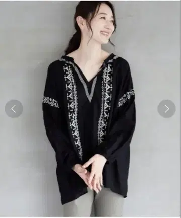 렙심 블랙 자수 블라우스