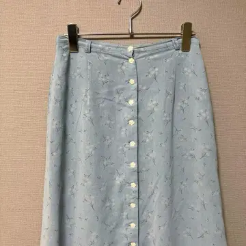 로이스크레용 롱 스커트(M) 블루 꽃무늬 플레어 실루엣 꽃 버튼 깔끔한