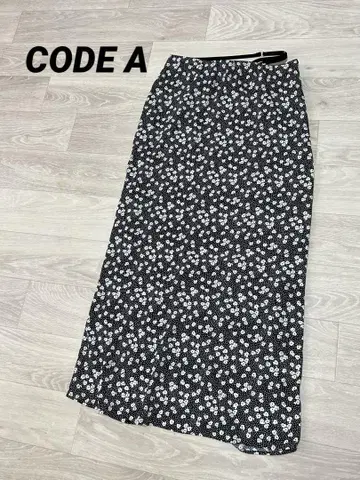 CODE A 코드 A petit flower skirt S