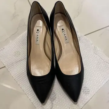 다이애나 블랙 가죽 펌프스 23