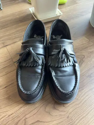 Dr. Martens/닥터마틴 블랙 프린지 캐주얼 로퍼