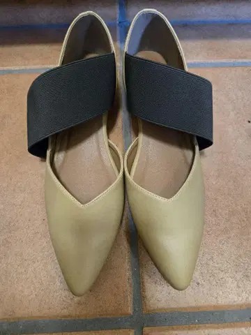 안티카 로우 힐 펌프스