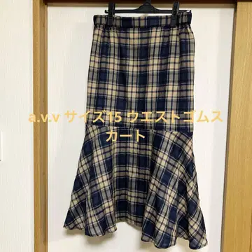 체크 무늬 플레어 스커트 네이비와 베이지