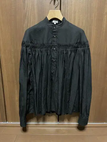 scye 린넨 핀턱 블라우스