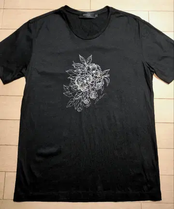 ARTISAN 꽃무늬 자수 스와로브스키 장식 크루넥 티셔츠 미사용 새상품