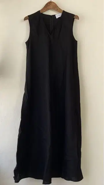 UNITED ARROWS V넥 플레어 원피스 블랙