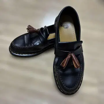 블랙 가죽 태슬 로퍼