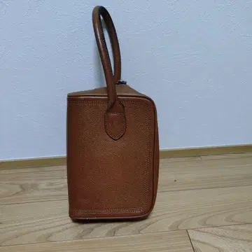 레노마 브라운 가죽 핸들 클러치 백