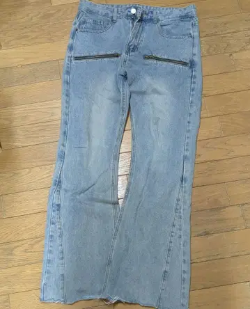 플레어 데님 지퍼 포켓 부착