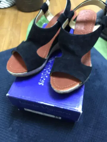 [미사용 새상품] 투모로우랜드 구매 샌들