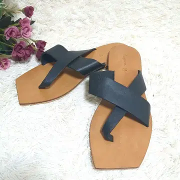 라군 크로스 핑거리스 가죽 샌들 블랙 가죽 크로스 스트랩 샌들