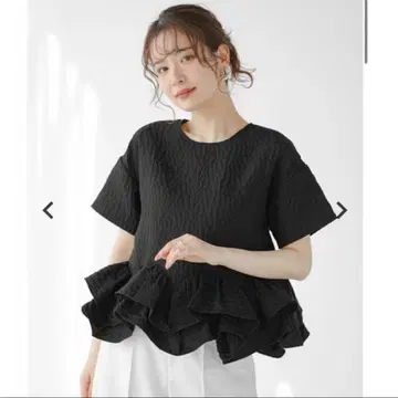 [미사용 새상품] Fit more * 커브 프릴 자카드 상의 블랙