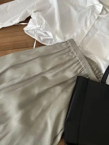 이에나 쉬폰 그레이 플리츠 롱 스커트