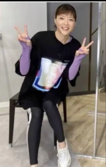 AULA AILA 아우라 아이라 티셔츠