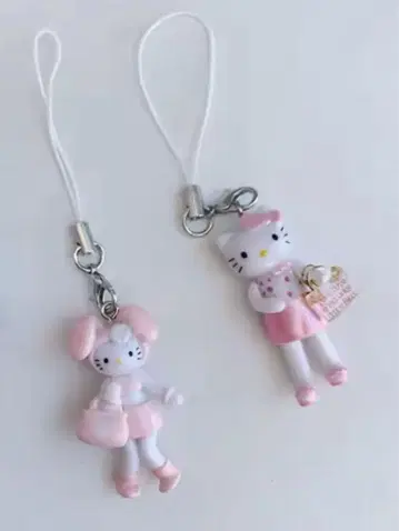 발길이 긴 키티 스트랩 키링 2개 세트