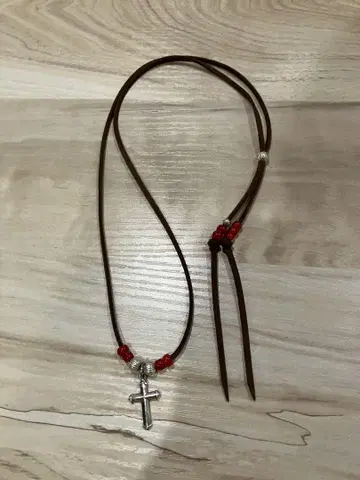 가죽 크로스 펜던트 목걸이