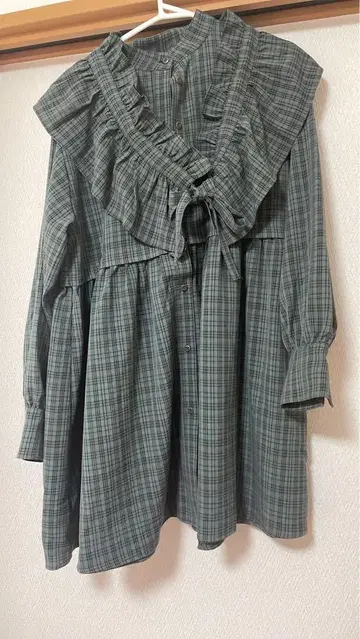 프릴 달린 그린 계열 체크 원피스