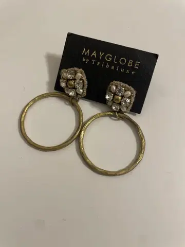 MAYGLOBE 스톤이 세팅된 골드 후프 귀걸이