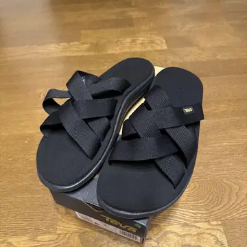 Teva 블랙 컴포트 샌들