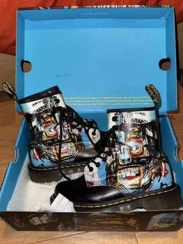 Dr. Martens 아트 프린트 바스키아