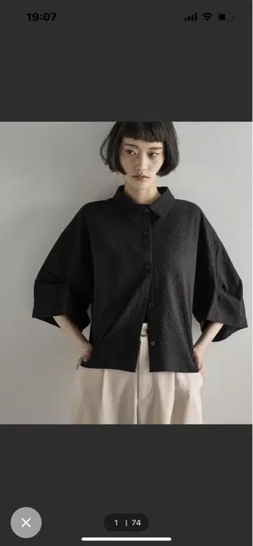 THE YOn 턱 하프 슬리브 시어서커 크롭 셔츠