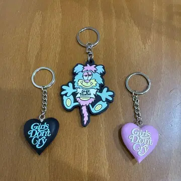 Verdy Girls Don't Cry 키링