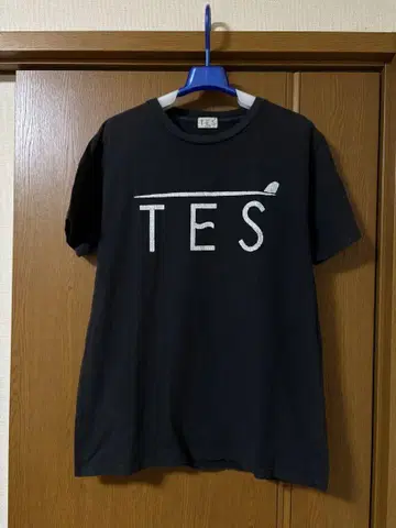 TES 로고 프린트 블랙 T셔츠
