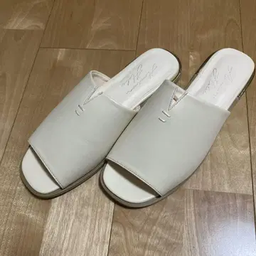 아메리칸 홀릭 화이트 플랫 샌들
