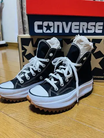 CONVERSE 블랙 하이컷 스니커즈