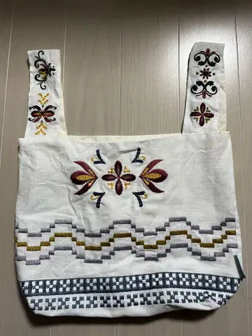 홍콩 디즈니랜드 안나 겨울왕국 아렌델 자수 미니 가방