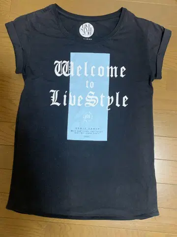 아무로 나미에 MOUSSY Welcome to LiveStyle 티셔츠