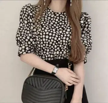 상의 꽃무늬 퍼프 슬리브 반팔 한국 패션 추천
