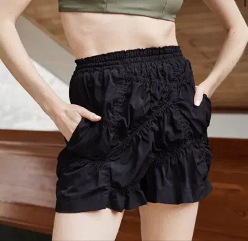 OMMO IRREGULAR SHIRRING SHORT PT