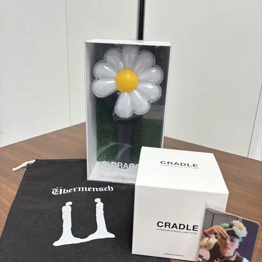G-DRAGON OFFICIAL LIGHTSTICK +CRADLE SET 公式ペンライト
