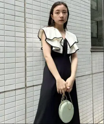 SNIDEL 파이핑 프릴 원피스