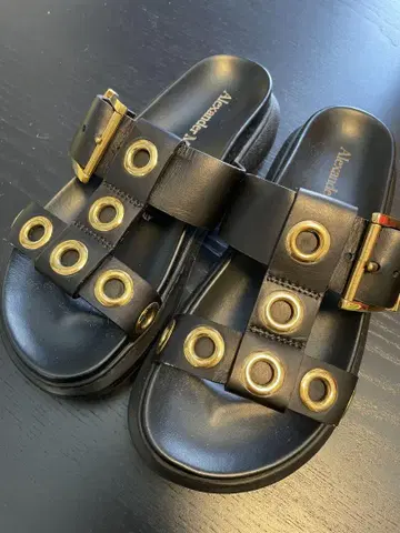 Alexander McQueen 블랙 샌들 36