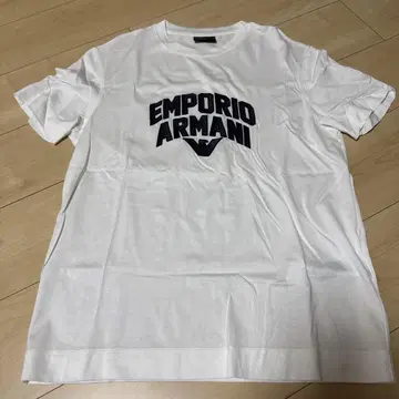 EMPORIO ARMANI 화이트 T셔츠 자수