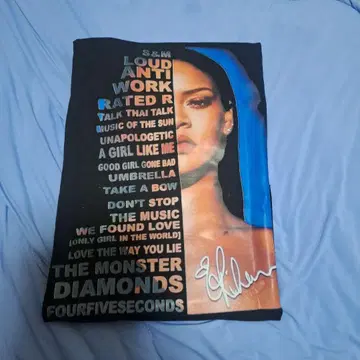 Rihanna 사인 포함 블랙 티셔츠 XXXL