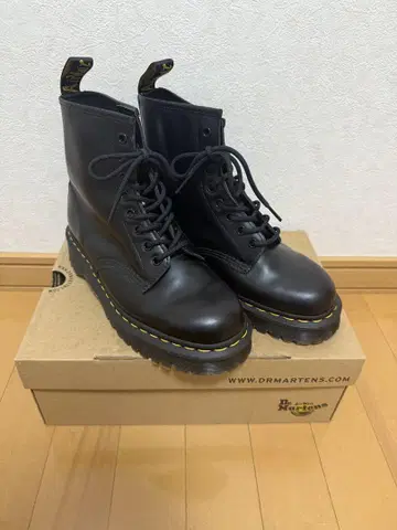 Dr. Martens 블랙 미드컷 부츠